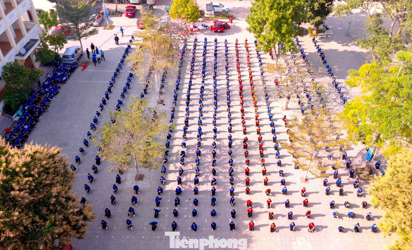 Nằm trong chuỗi các hoạt động chào mừng 94 năm Ngày thành lập Đoàn TNCS Hồ Chí Minh (26/3/1931 - 26/3/2025); hưởng ứng Tháng Thanh niên 2025, Huyện Đoàn Quỳnh Lưu (Nghệ An) tổ chức Hội thi “Đồng diễn sân trường” năm học 2024 - 2025.