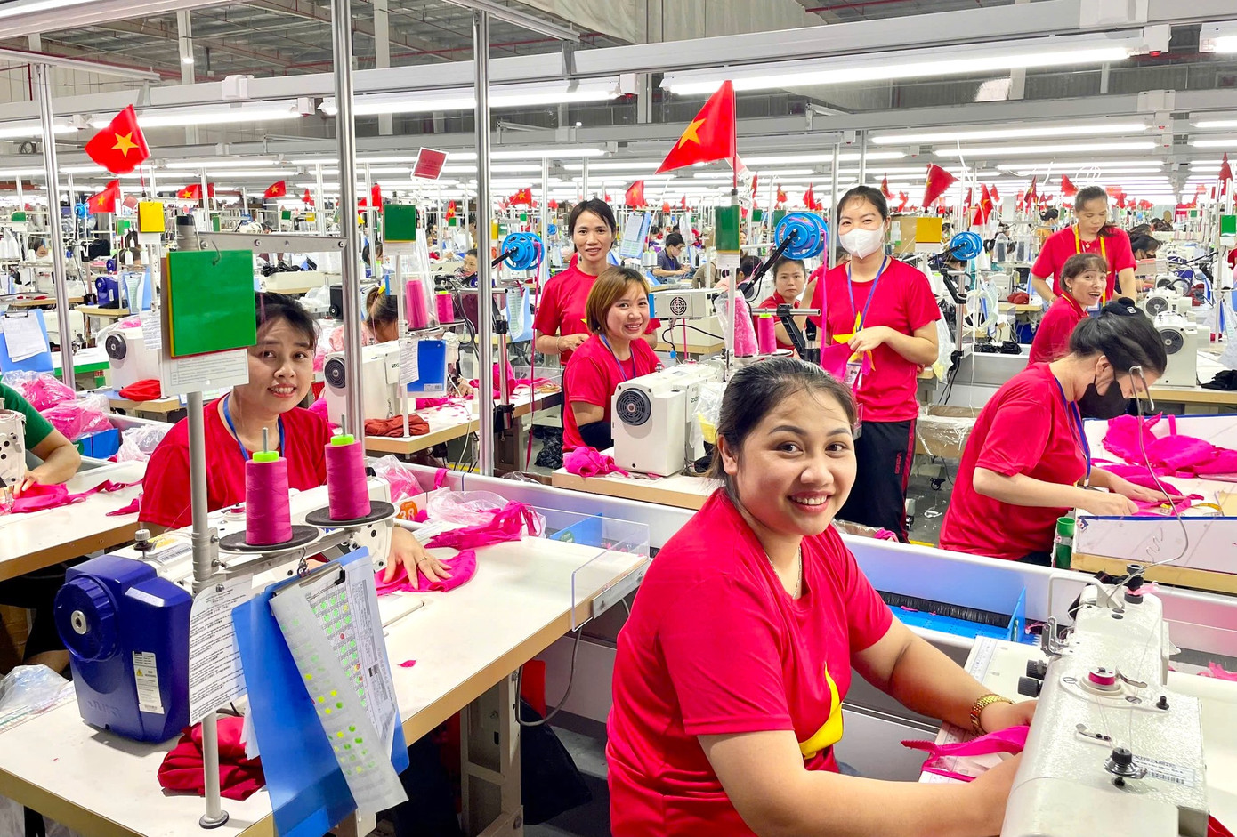 Phó Chủ tịch công đoàn Khu kinh tế Đông Nam Nghệ An Trần Thị Nguyệt chia sẻ: "Công đoàn Khu kinh tế Đông Nam đã chỉ đạo các công đoàn cơ sở tổ chức những hoạt động hướng về ngày lễ Quốc khánh 2/9. Thông qua các hoạt động thiết thực này sẽ bồi đắp thêm lòng yêu nước, tinh thần tự hào dân tộc, khơi dậy tinh thần đoàn kết, ý thức của cán bộ công nhân viên trong lao động sản xuất".