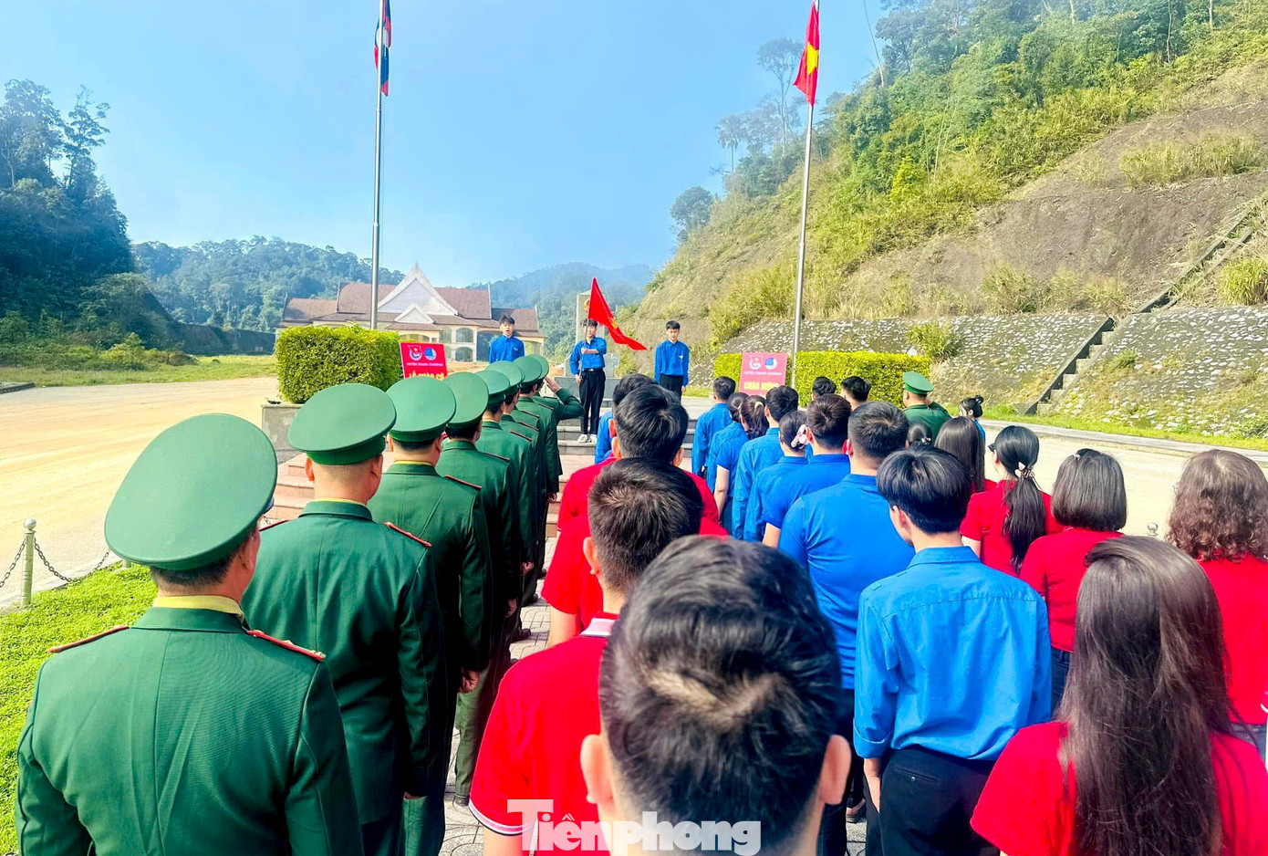 Tại huyện Thanh Chương, Lễ khởi động Tháng Thanh niên năm 2025 đã được tổ chức với nhiều hoạt động ý nghĩa. Trong đó, trao Quỹ thanh niên lập nghiệp cho 3 mô hình trị giá 230 triệu đồng; tổ chức Lễ chào cờ Tôi yêu Tổ quốc tôi tại cột mốc biên giới Việt Lào; trao tặng 10 bản đồ Việt Nam cho đoàn trường THPT Thanh Chương 3; trao tặng 10 suất quà trị giá 5 triệu đồng cho 10 học sinh có hoàn cảnh khó khăn và trao tặng 50 thùng sữa cho đoàn trường THPT Thanh Chương 3. Tại huyện Thanh Chương, Lễ khởi động Tháng Thanh niên năm 2025 đã được tổ chức với nhiều hoạt động ý nghĩa. Trong đó, trao Quỹ thanh niên lập nghiệp cho 3 mô hình trị giá 230 triệu đồng; tổ chức Lễ chào cờ Tôi yêu Tổ quốc tôi tại cột mốc biên giới Việt Lào; trao tặng 10 bản đồ Việt Nam cho đoàn trường THPT Thanh Chương 3; trao tặng 10 suất quà trị giá 5 triệu đồng cho 10 học sinh có hoàn cảnh khó khăn và trao tặng 50 thùng sữa cho đoàn trường THPT Thanh Chương 3.