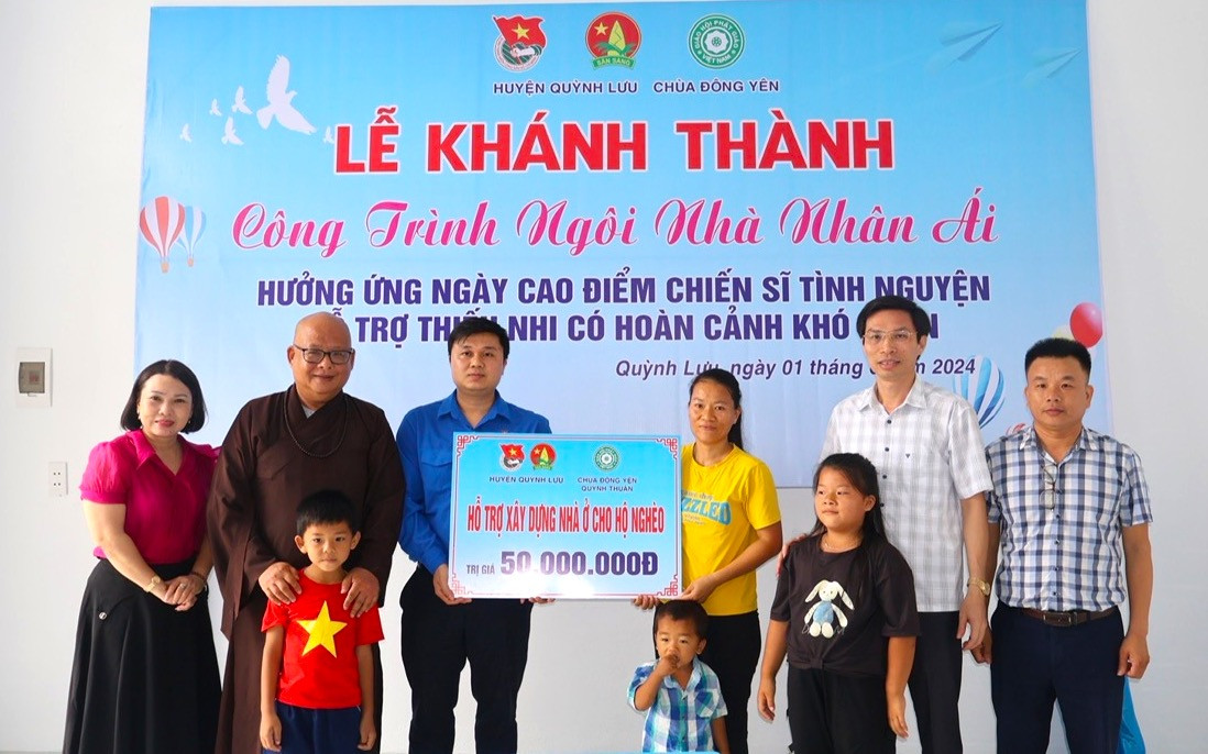 Tại huyện Quỳnh Lưu, tuổi trẻ huyện nhà đã phối hợp với Chùa Đông Yên Quỳnh Thuận trao tặng một ngôi nhà nhân ái trị giá 50 triệu đồng đến một hộ gia đình có hoàn cảnh khó khăn. Bên cạnh đó, các cơ sở đoàn trên toàn huyện đồng loạt tổ chức nhiều lớp dạy bơi miễn phí, giúp các em thiếu nhi có kỹ năng bơi, phòng chống đuối nước trong dịp nghỉ hè.