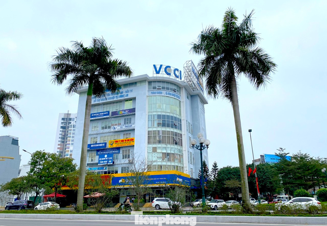 Đến ngày 15/2, các công trình vi phạm vẫn chưa được tháo dỡ. Đến ngày 15/2, các công trình vi phạm vẫn chưa được tháo dỡ.