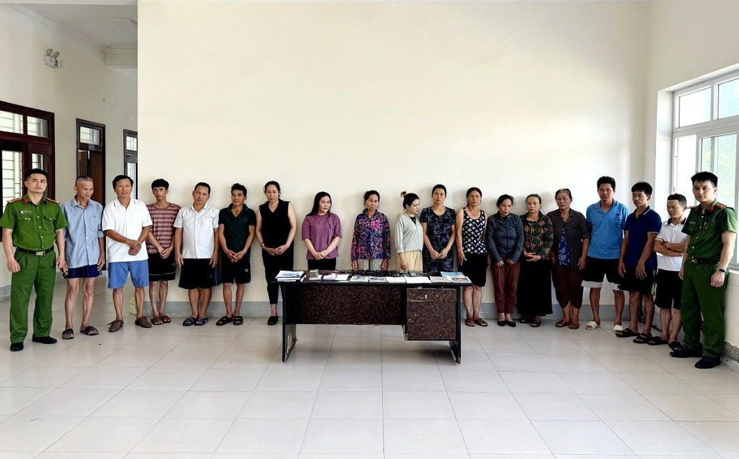17 đối tượng trong đường dây bị công an bắt giữ.