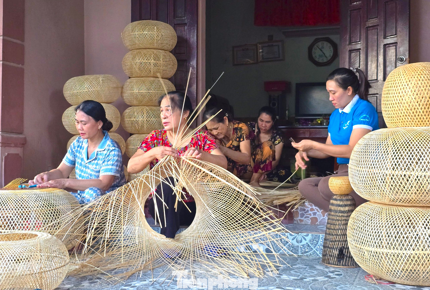 Tại Nghệ An, nghề đan lát trước đây phát triển mạnh ở nhiều huyện như: Nghi Lộc, Quỳnh Lưu, Yên Thành. Tuy nhiên những năm gần đây, các làng nghề thủ công mỹ nghệ đều rơi vào cảnh đìu hiu do thị trường đầu ra bị thu hẹp.