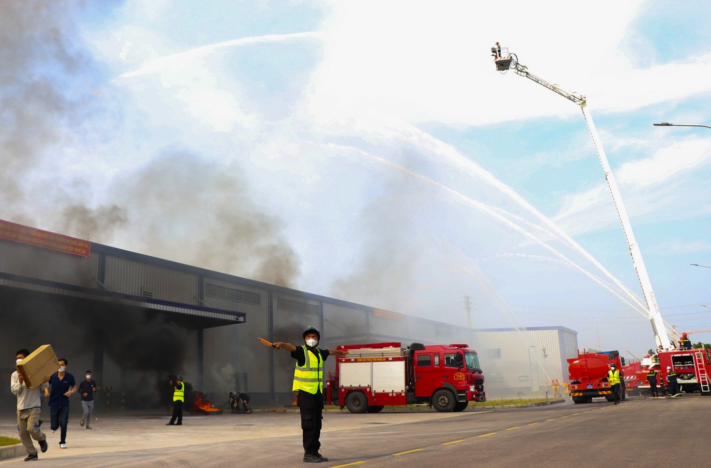 Buổi diễn tập đã được thực hiện tốt đẹp, đám cháy được dập tắt hoàn toàn, đảm bảo mục tiêu về người và phương tiện như kế hoạch đề ra.