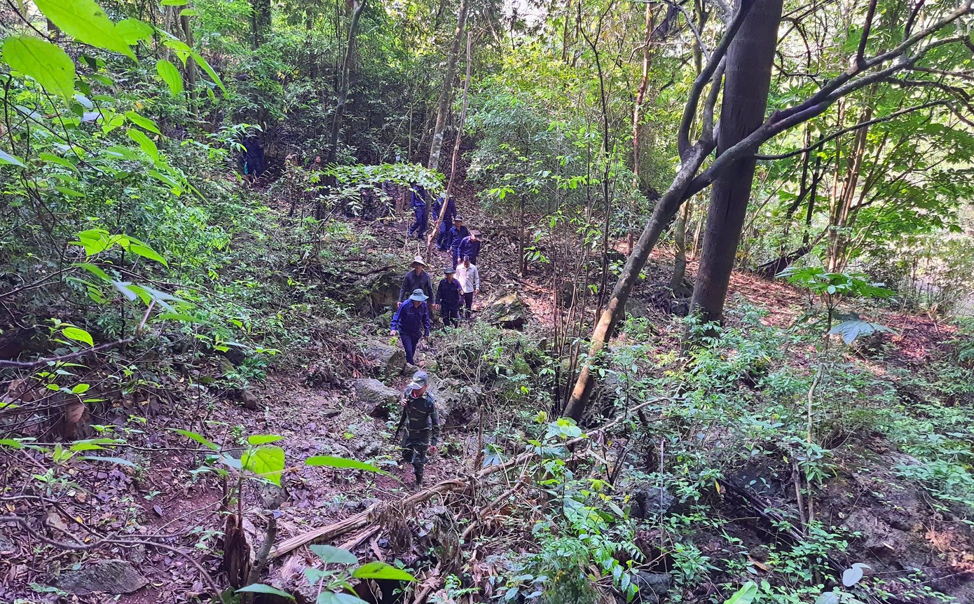 Mùa khô năm 2024 - 2025, Đội Quy tập Bộ Chỉ huy Quân sự tỉnh Nghệ An được Bộ Tư lệnh Quân khu 4 giao nhiệm vụ tìm kiếm, quy tập 80 hài cốt liệt sĩ quân tình nguyện và chuyên gia quân sự Việt Nam hy sinh trên địa bàn 3 tỉnh Xiêng Khoảng, Viêng Chăn, Xay Sổm Bun (Nước Cộng hòa dân chủ Nhân dân Lào). Bắt đầu từ tháng 10/2024, các cán bộ, chiến sĩ Đội Quy tập đã lên đường làm nhiệm vụ. Mùa khô năm 2024 - 2025, Đội Quy tập Bộ Chỉ huy Quân sự tỉnh Nghệ An được Bộ Tư lệnh Quân khu 4 giao nhiệm vụ tìm kiếm, quy tập 80 hài cốt liệt sĩ quân tình nguyện và chuyên gia quân sự Việt Nam hy sinh trên địa bàn 3 tỉnh Xiêng Khoảng, Viêng Chăn, Xay Sổm Bun (Nước Cộng hòa dân chủ Nhân dân Lào). Bắt đầu từ tháng 10/2024, các cán bộ, chiến sĩ Đội Quy tập đã lên đường làm nhiệm vụ.