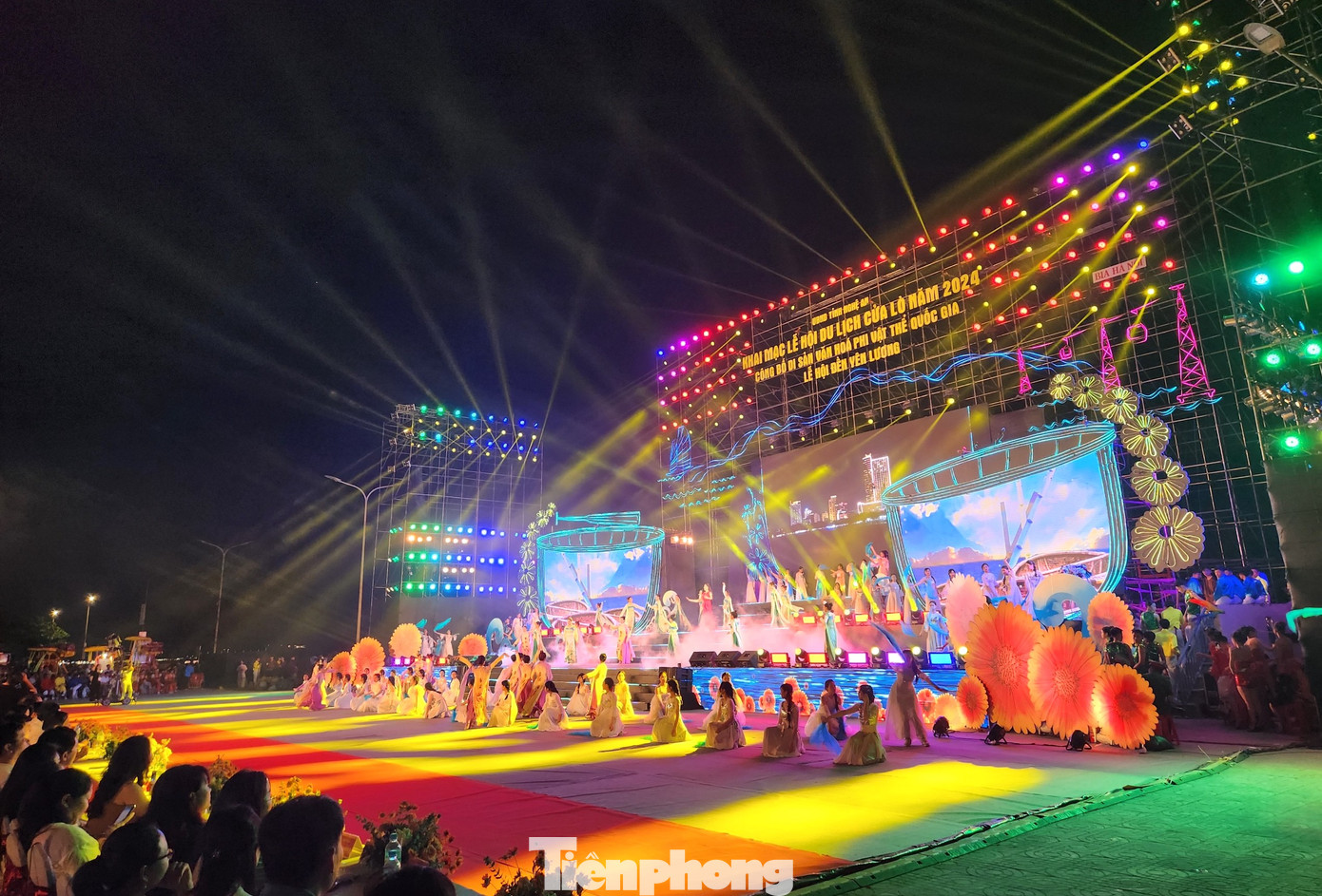 Tối 18/4, tại Quảng trường Bình Minh (thị xã Cửa Lò, tỉnh Nghệ An) đã tổ chức Lễ khai mạc du lịch Cửa Lò năm 2024 với chủ đề “Cửa Lò - khát vọng tỏa sáng”.
