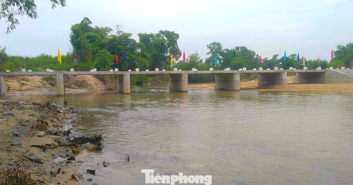 Sau 1 năm thi công, cây cầu tràn liên hợp bản Ỏn đã được đưa vào sử dụng. Sau 1 năm thi công, cây cầu tràn liên hợp bản Ỏn đã được đưa vào sử dụng.