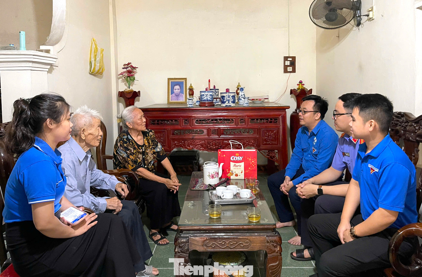 Những phần quà ý nghĩa thể hiện đạo lý “Uống nước nhớ nguồn” của tuổi trẻ các cơ quan Đảng.