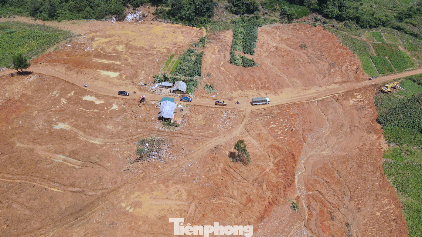 Cả một vùng bị san phẳng, tan hoang.