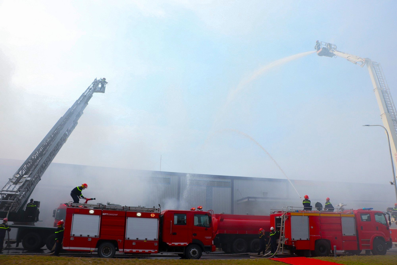 Tỉnh Nghệ An vừa tiến hành diễn tập phương án chữa cháy và cứu nạn, cứu hộ cấp tỉnh năm 2023 tại Khu Công nghiệp VISIP - Khu Công nghiệp lớn nhất tỉnh đóng trên địa bàn huyện Hưng Nguyên với quy mô 750ha.