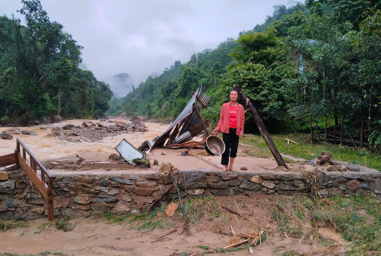 Thống kê ban đầu có khoảng 15 nhà dân bị hư hỏng, thiệt hại sau trận lũ quét.