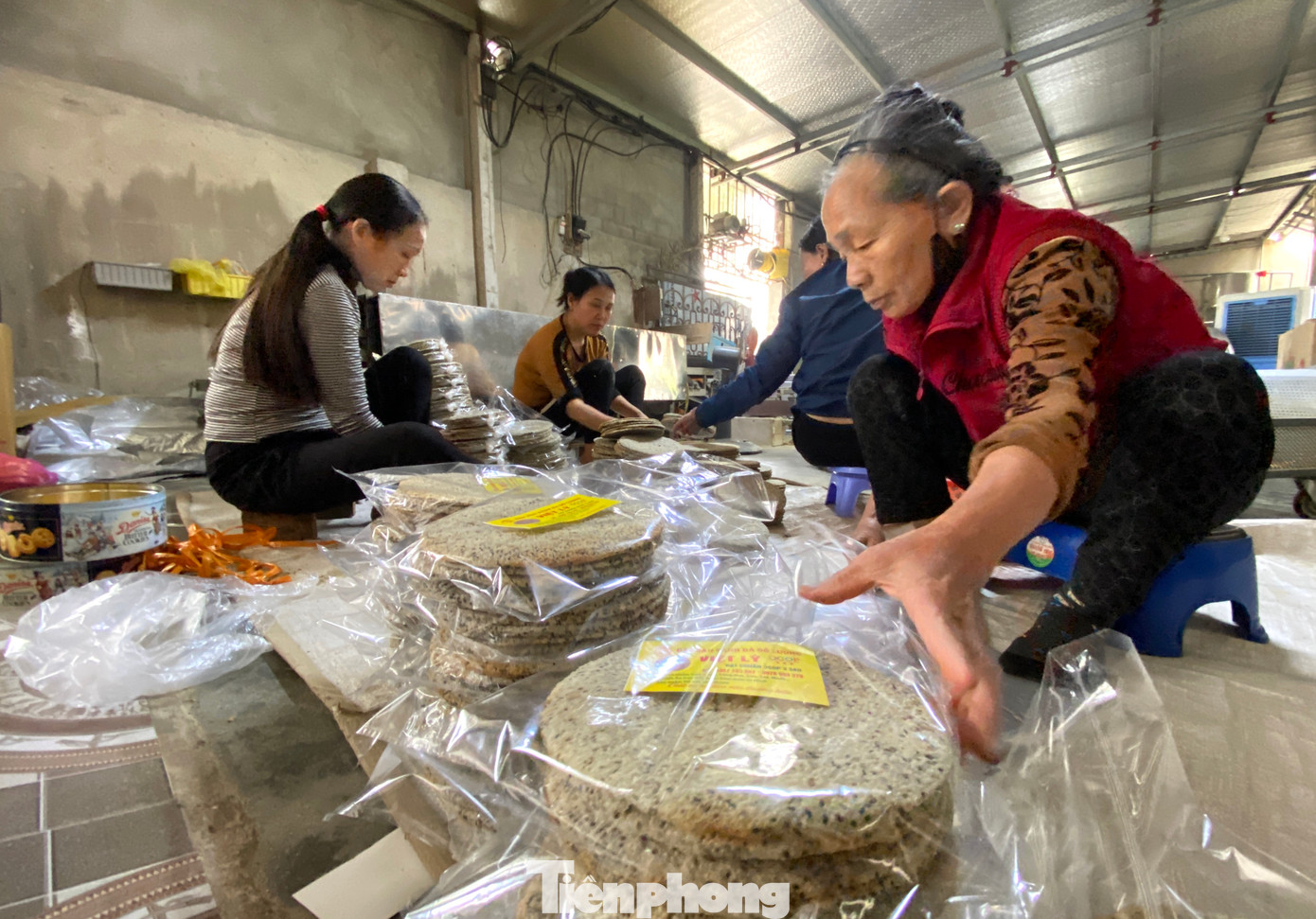 Tùy theo yêu cầu của khách đặt, bánh sẽ được đóng gói sống hoặc nướng chín.