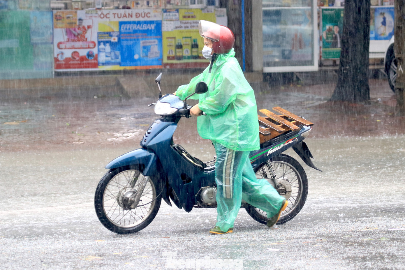 Nhiều xe máy cũng rơi vào tình trạng tương tự.