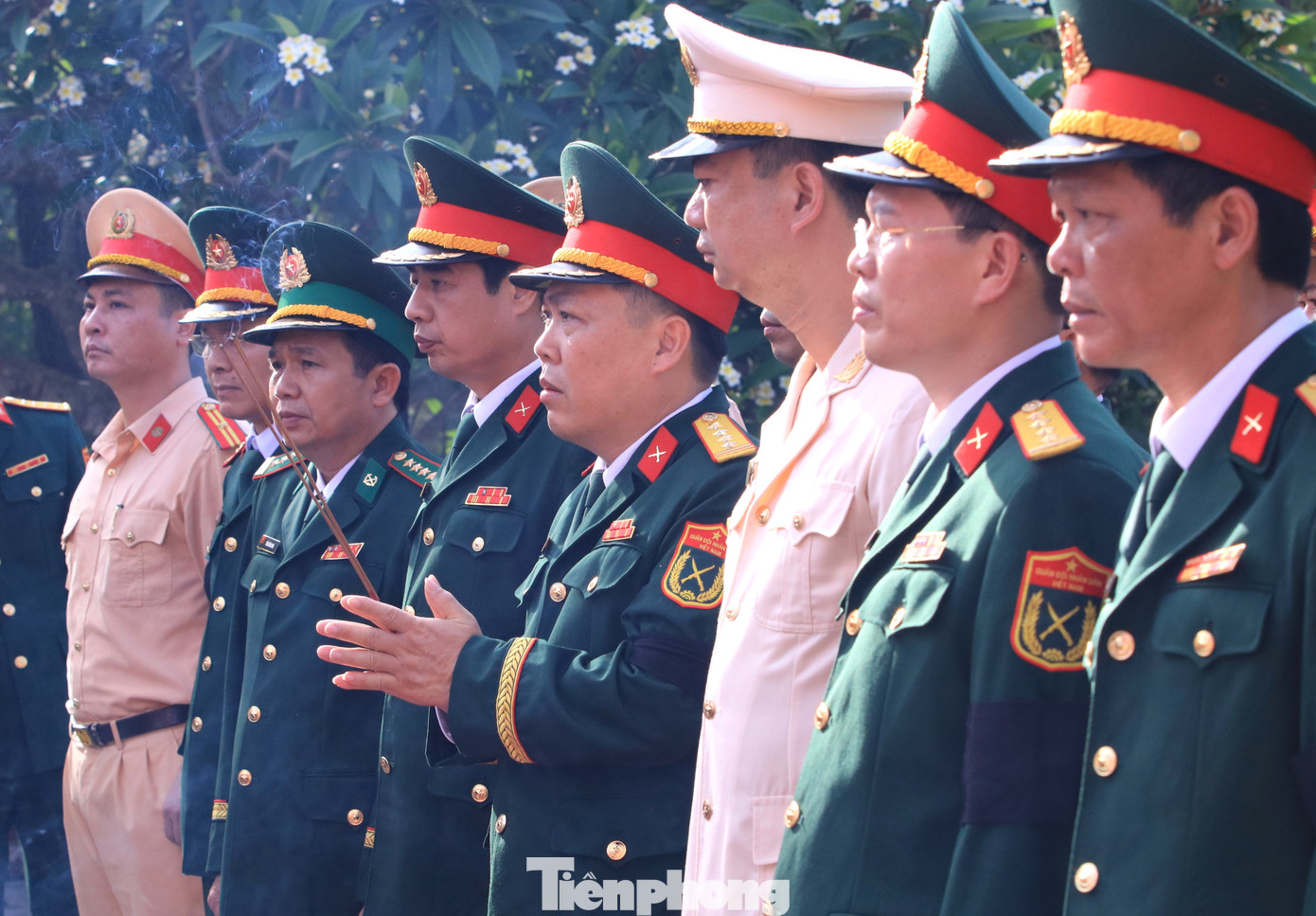 Nhiều đại biểu không cầm được nước mắt trong giây phút thiêng liêng, trang trọng.