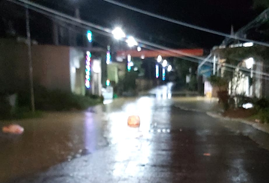 Nhiều tuyến đường vào các xóm ở xã Thanh Mỹ bị nước ngập sâu, gây chia cắt.