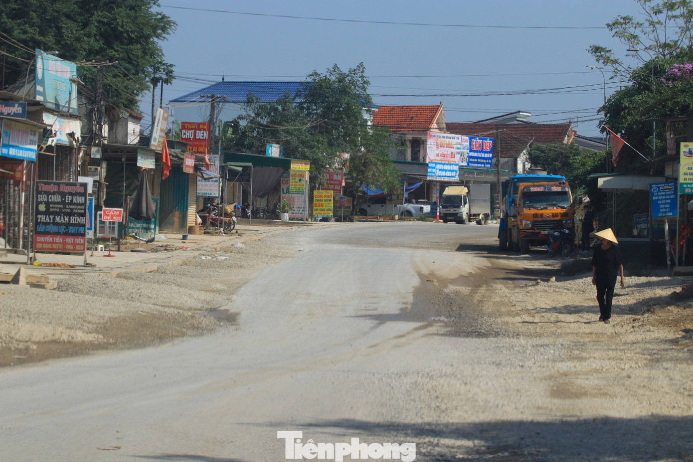 Có nhiều nguyên nhân khiến các gói thầu dự án chưa thể hoàn thành. Tuy nhiên, phần lớn do vướng mặt bằng trên tuyến khiến dự án chậm tiến độ. Các hộ dân có đất bị ảnh hưởng bởi dự án không chấp thuận phương án, giá trị đền bù, hỗ trợ, bồi thường giải phóng mặt bằng.