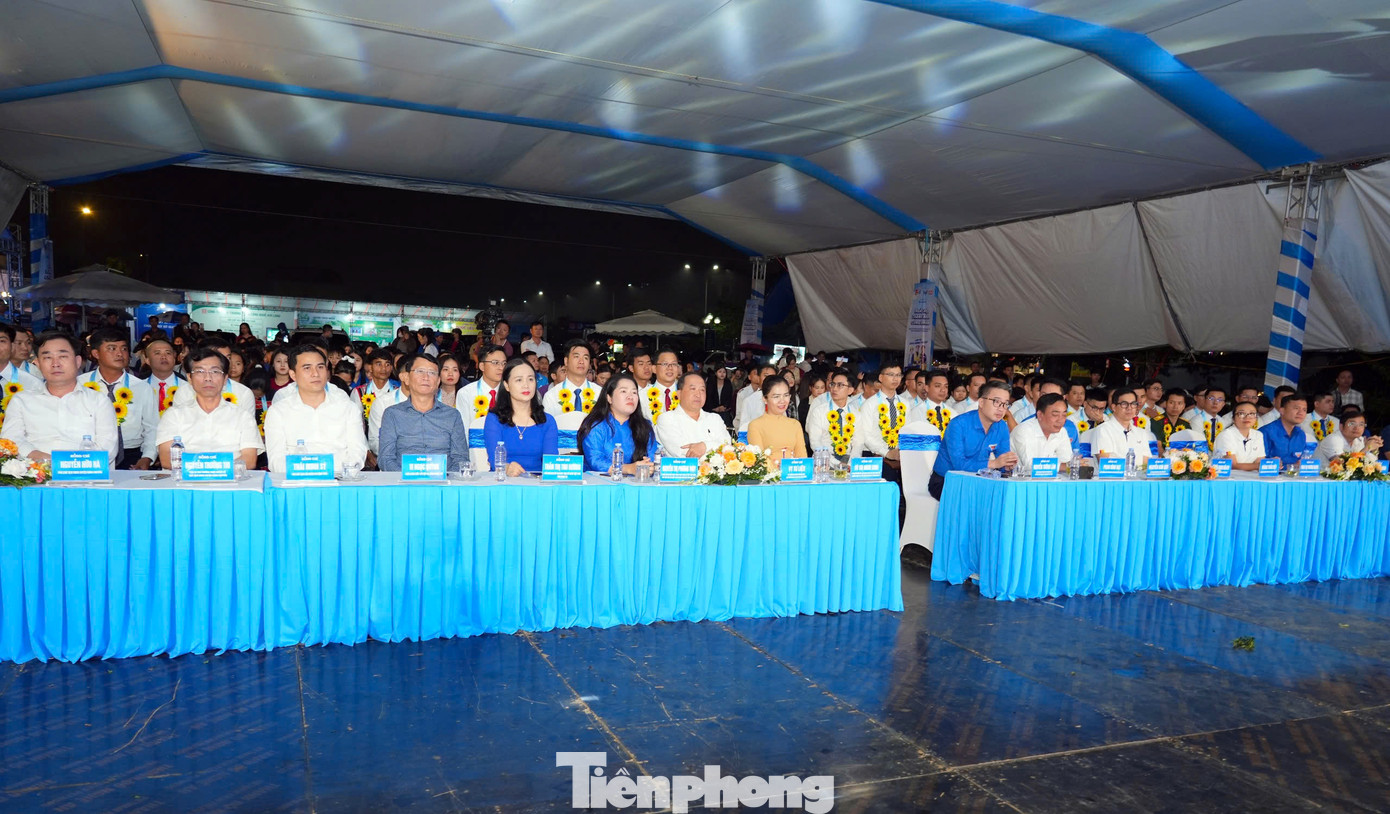 Toàn cảnh chương trình. Toàn cảnh chương trình.