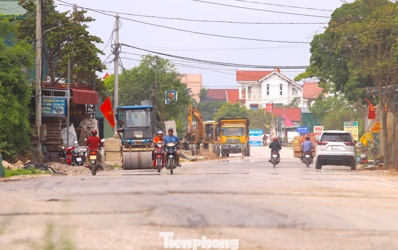 Nếu hết tháng 6, huyện Diễn Châu, Yên Thành (Nghệ An) không bàn giao được hết mặt bằng, đơn vị dự án bàn giao lại cho tỉnh Nghệ An quản lý nguyên trạng. Nếu hết tháng 6, huyện Diễn Châu, Yên Thành (Nghệ An) không bàn giao được hết mặt bằng, đơn vị dự án bàn giao lại cho tỉnh Nghệ An quản lý nguyên trạng.