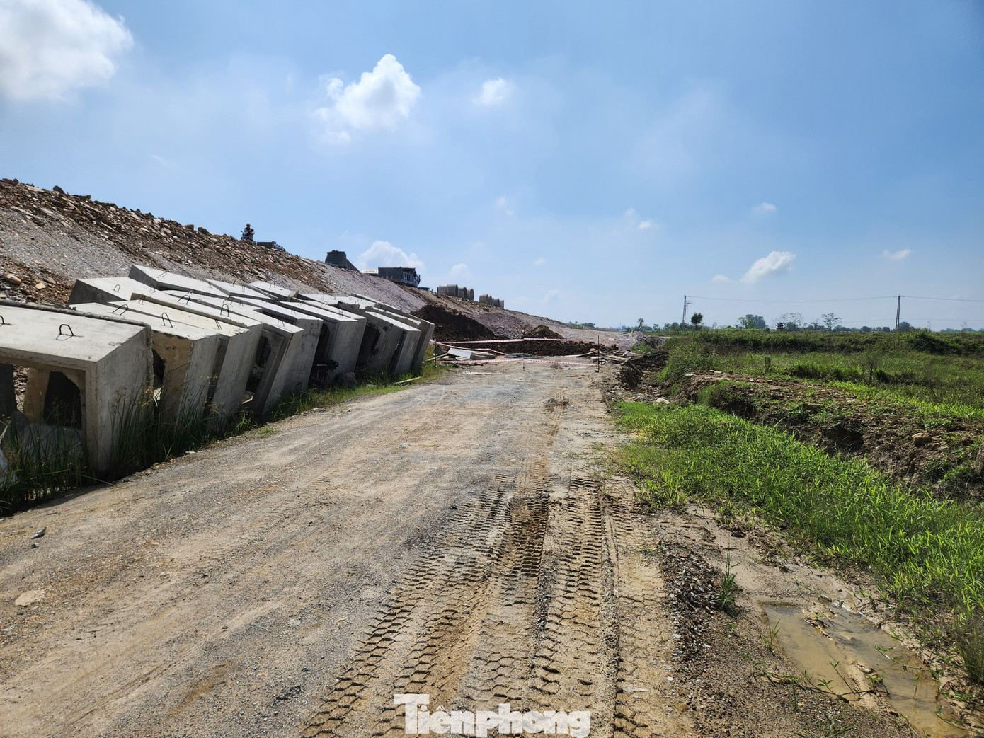 Hiện trường thi công cống hộp thoát nước nơi xảy ra vụ tai nạn. Hiện trường thi công cống hộp thoát nước nơi xảy ra vụ tai nạn.