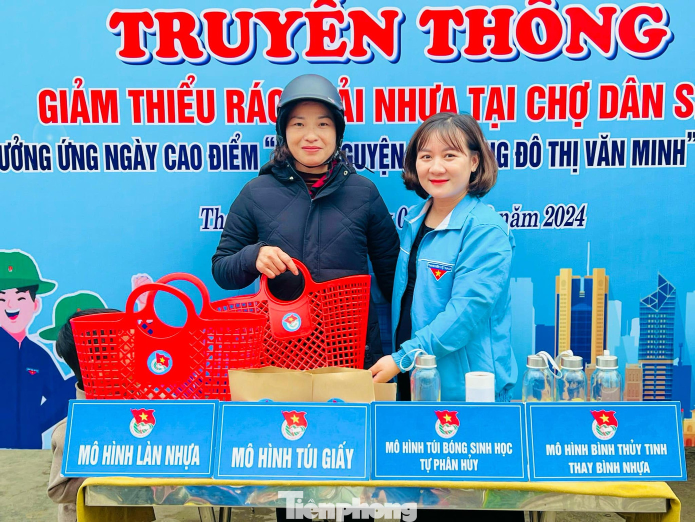Thực hiện chương trình truyền thông giảm thiểu rác thải nhựa tại chợ dân sinh. Triển khai mô hình làn nhựa, túi giấy, túi bóng sinh học tự phân hủy, bình thủy tinh thay bình nhựa tại các chợ dân sinh.