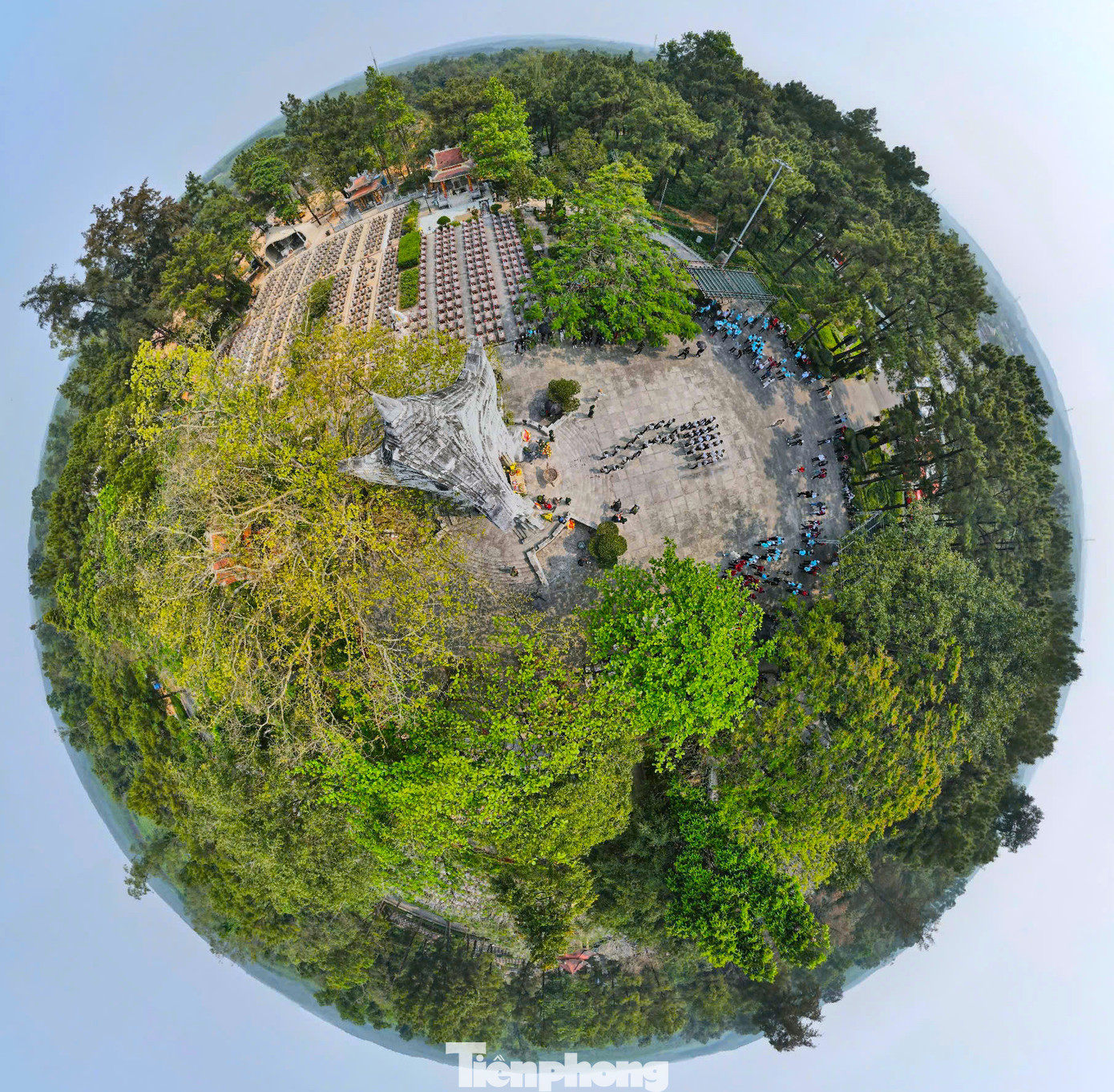 Nghĩa trang Liệt sĩ Quốc gia Trường Sơn là nơi quy tụ 10.263 phần mộ liệt sĩ đã hy sinh trên chiến trường Trường Sơn.