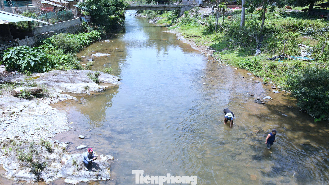 5 khu vực suối chảy qua các bản trong xã (mỗi khu vực từ 800 - 1.000m) được khoanh vùng cấm đánh bắt cá dưới mọi hình thức. Ngoài các khu vực này, người dân vẫn được đánh bắt, nhưng chỉ sử dụng phương pháp thủ công chài, lưới.