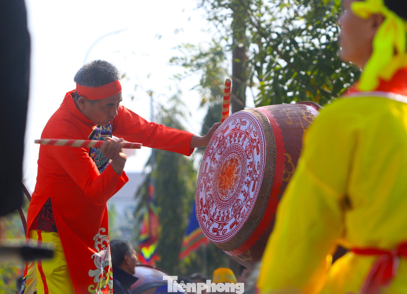 Những người đánh trống cả được xem là nhạc trưởng chính của đội.