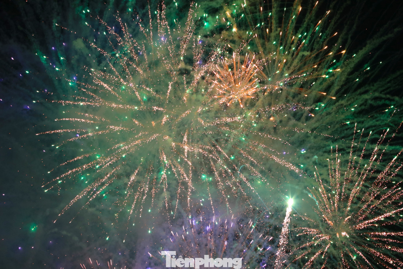 Pháo hoa kết hợp âm thanh ánh sáng đã để lại nhiều ấn tượng trong lòng người dân và du khách.