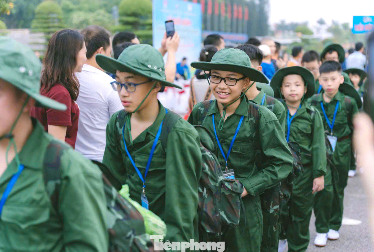 Các chiến sĩ nhí háo hức, phấn khởi tham gia chương trình "Học kỳ trong Quân đội".