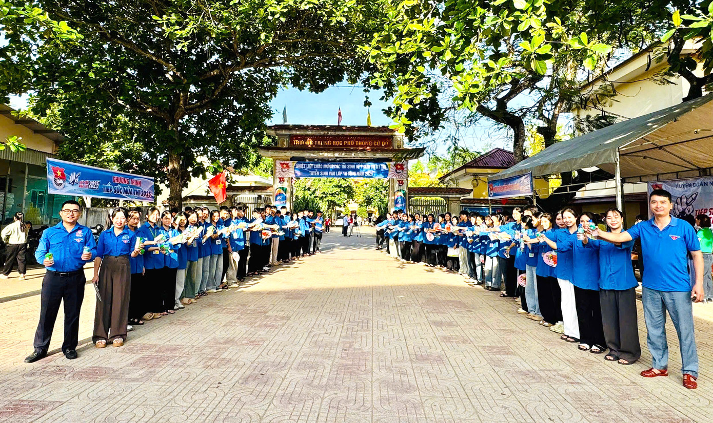 Để hỗ trợ các em học sinh trong kỳ thi này, tuổi trẻ tỉnh Nghệ An đã thành lập hơn 200 đội hình tình nguyện với tổng số hơn 2.100 đoàn viên, thanh niên, triển khai nhiều hoạt động thiết thực nhằm &quot;tiếp sức&quot; cho các sĩ tử.