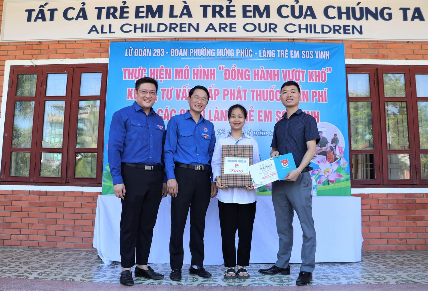 Tuổi trẻ Nghệ An đã hỗ trợ xây mới 20 ngôi nhà nhân ái, nhà tình nghĩa, nhà khăn quàng đỏ; hỗ trợ 27.500 thiếu nhi có hoàn cảnh khó khăn.