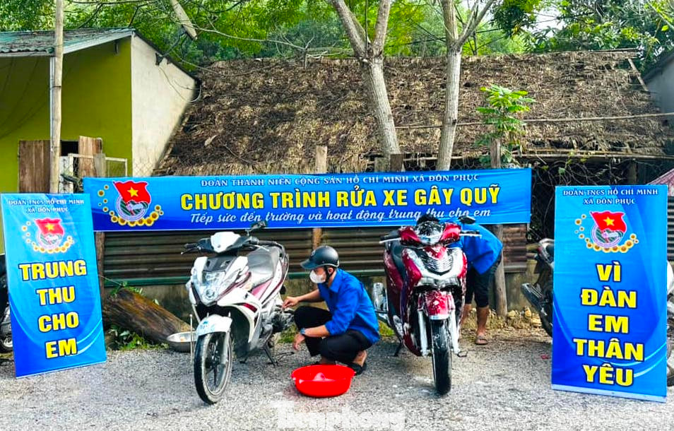 Chị Lữ Thị Thủy cho biết, sau khi có tiền, sẽ phối hợp với Trường tiểu học xã Đôn Phục và trường mầm non Đôn Phục để tổ chức trung thu cho các em nhỏ. "Đoàn xã sẽ mua kẹo bánh, quà, gói thành từng phần suất rồi phối hợp 2 trường để tổ chức trò chơi, phát quà. Số lượng khoảng hơn 200 suất quà cho các em nhỏ", chị Thủy nói.