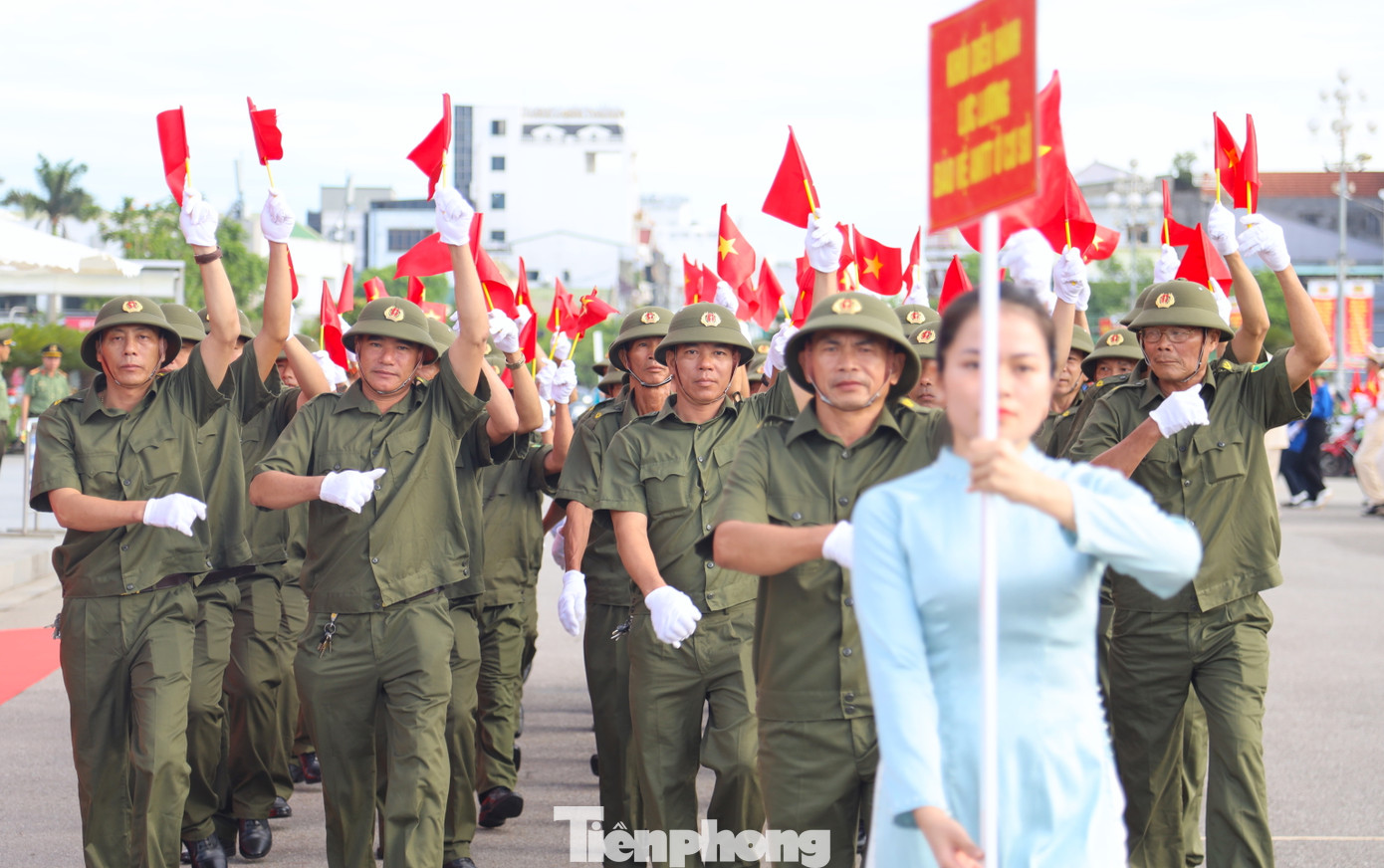 Các khối tham gia diễu hành trong buổi lễ ra mắt. Các khối tham gia diễu hành trong buổi lễ ra mắt.
