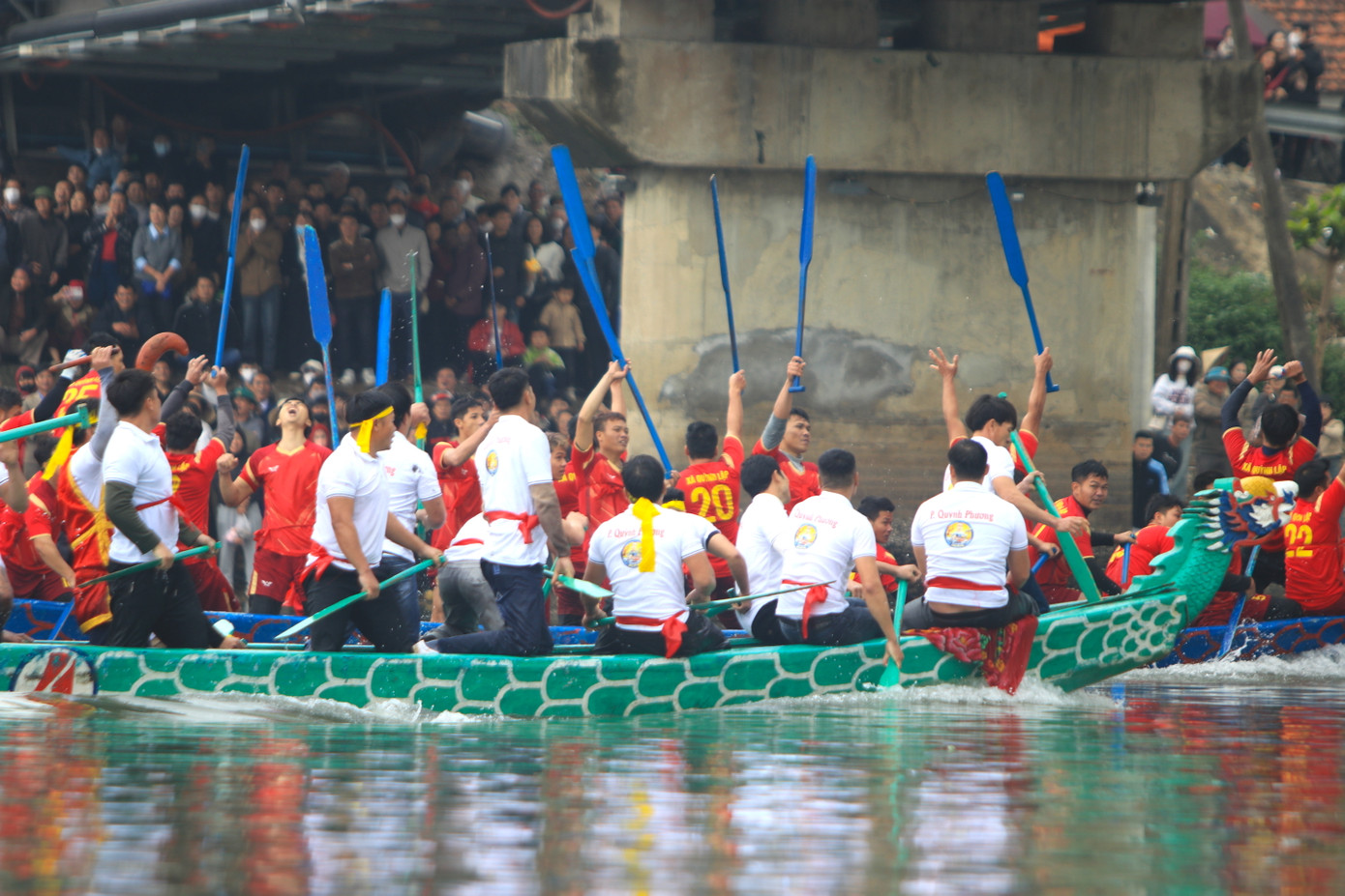 Sau 3 lượt đua, đội thuyền xã Quỳnh Lập đã xuất sắc giành chức vô địch ở giải đua thuyền năm 2025.
