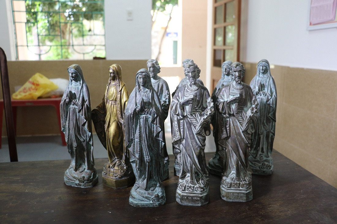 Những bức tượng giả cổ mà Kiên và Tâm đã lừa bán cho nhiều người, chiếm đoạt khoảng 2 tỷ đồng.