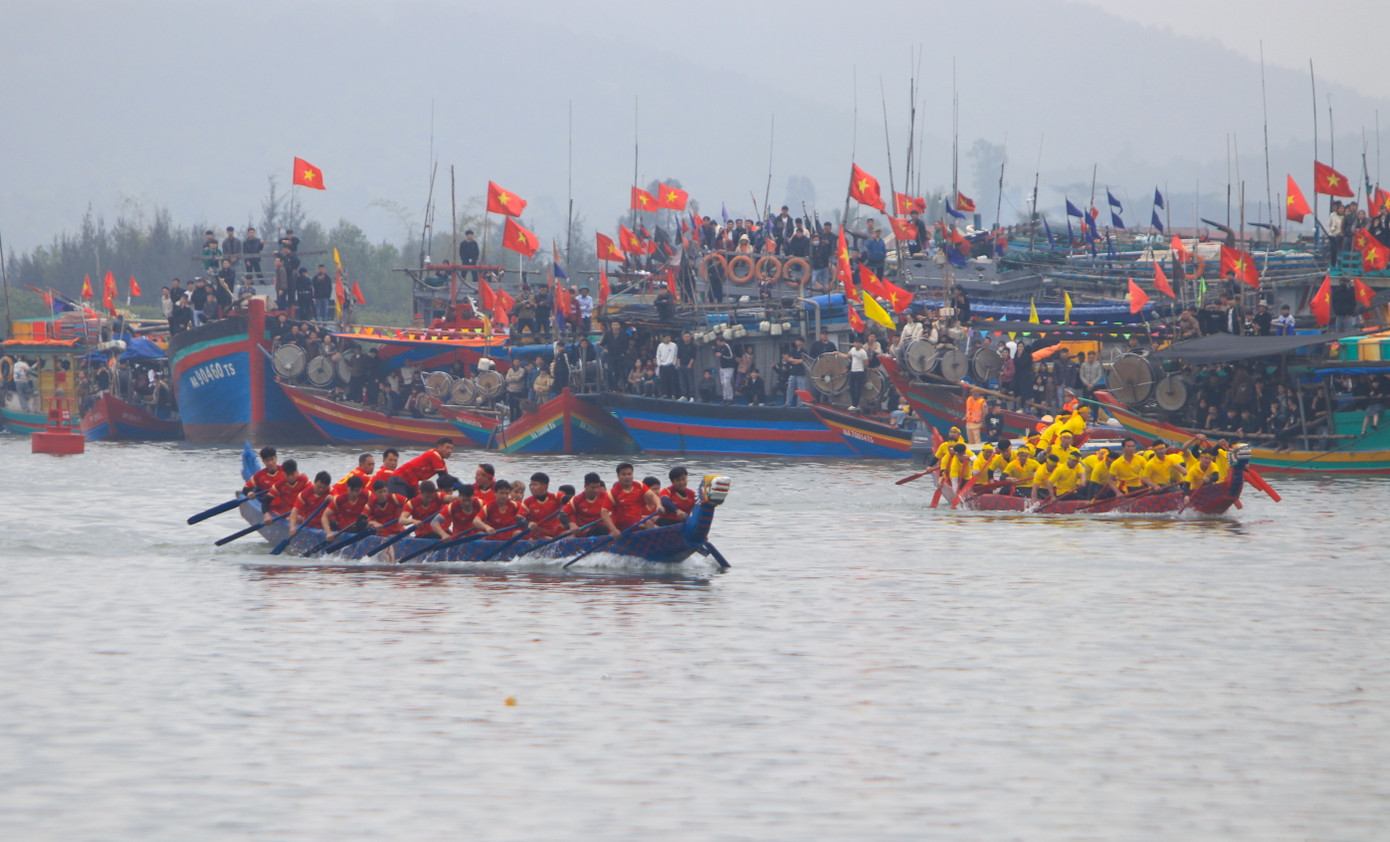 Các đội đua được chia làm 2 bảng thi đấu 2 lượt, mỗi lượt 4 đội cùng đua. Sau 2 lượt đua, Ban tổ chức sẽ chọn 4 đội nhất, nhì của 2 bảng để tiếp tục vào tranh tài ở trận chung kết.