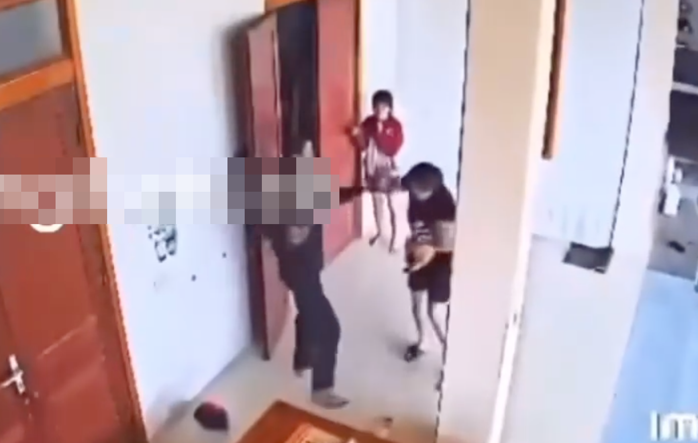 H. đánh đập vợ con khiến dư luận phẫn nộ. H. đánh đập vợ con khiến dư luận phẫn nộ.