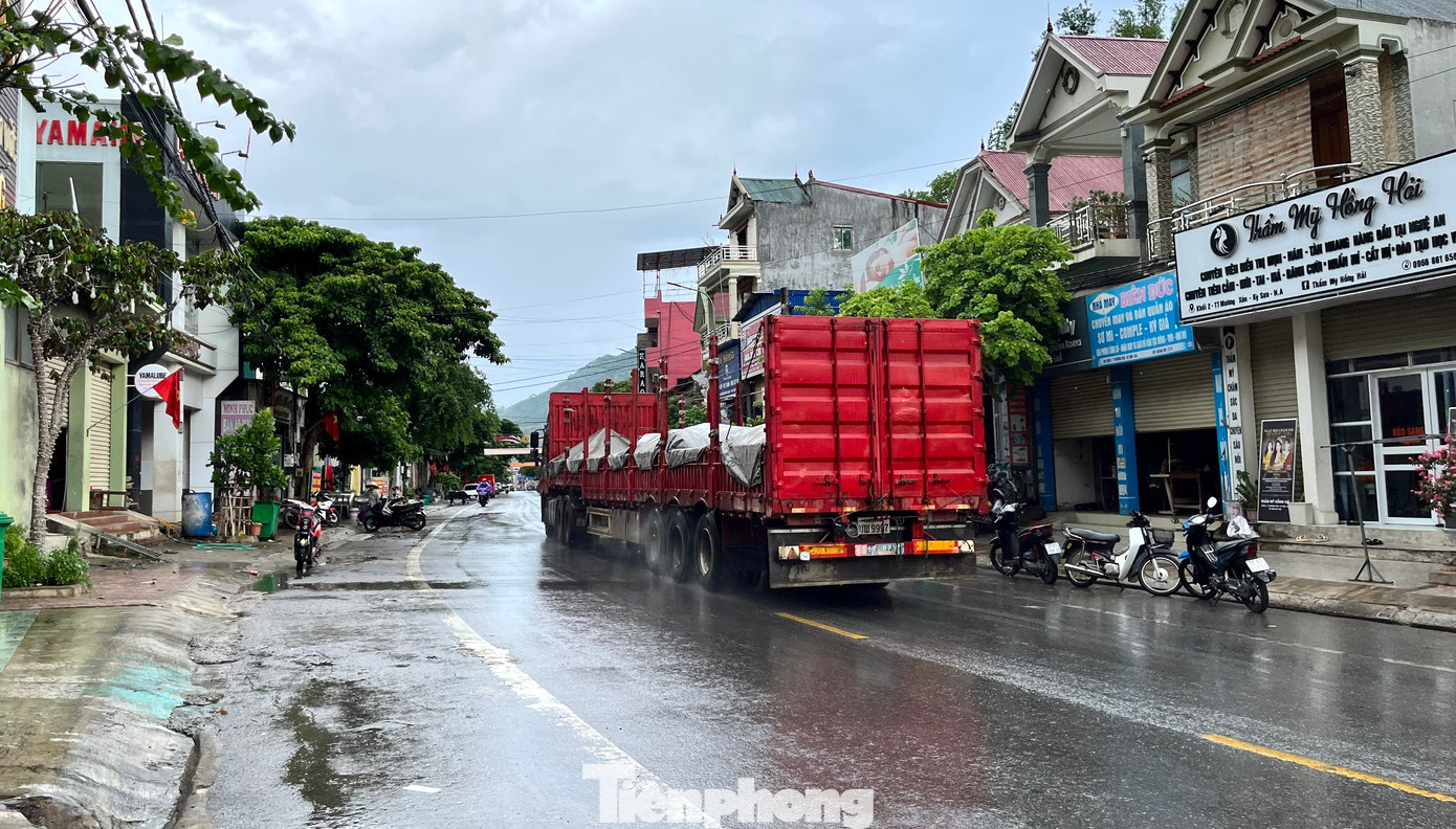 Đây thực sự là nỗi ám ảnh của người đi đường và người dân sống xung quanh. Đã có nhiều vụ tai nạn xảy ra.