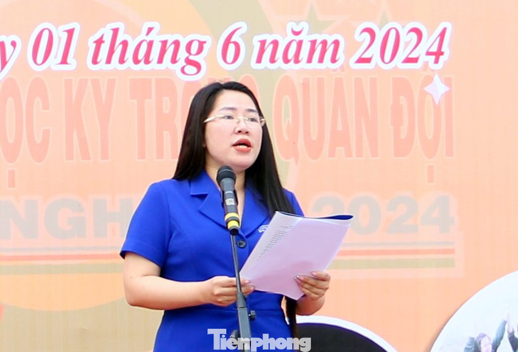 Phát biểu tại buổi lễ, chị Nguyễn Thị Phương Thúy - Phó Bí thư thường trực Tỉnh Đoàn Nghệ An đề nghị các giáo viên, đội ngũ điều phối viên, cán bộ được phân công phụ trách lớp học phải nêu cao tinh thần trách nhiệm, đoàn kết cộng sự, thực hiện chương trình giáo án lớp học để đảm bảo an toàn tuyệt đối cho các em học viên.