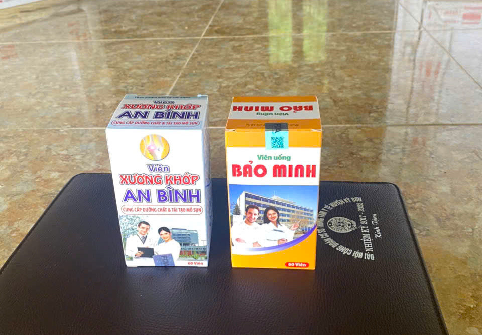 Cơ quan chức năng huyện Kỳ Sơn đang vào cuộc xác minh, rà soát và thu hồi các sản phẩm người dân đã mua để kiểm định chất lượng và có hướng xử lý.