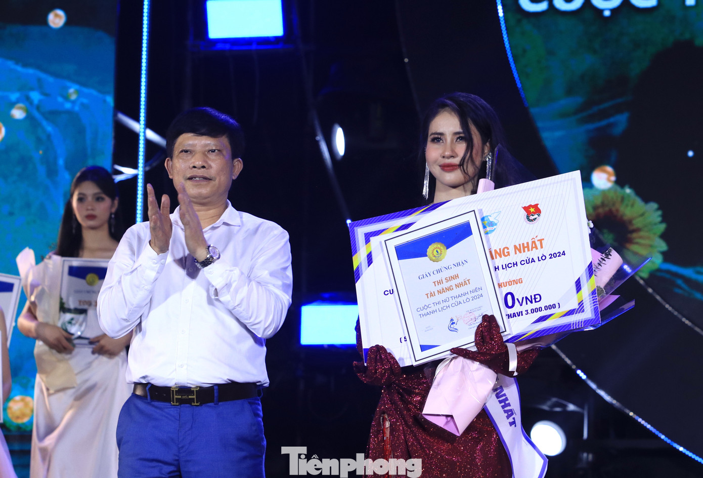 Sau các phần thi, Ban giám khảo đã trao 6 giải phụ cho 6 thí sinh đạt các giải: Thí sinh tài năng, thí sinh thân thiện, thí sinh có khuôn mặt khả ái, thí sinh trình diễn áo dài đẹp nhất, thí sinh trình diễn trang phục dạ hội đẹp nhất, thí sinh ấn tượng nhất.