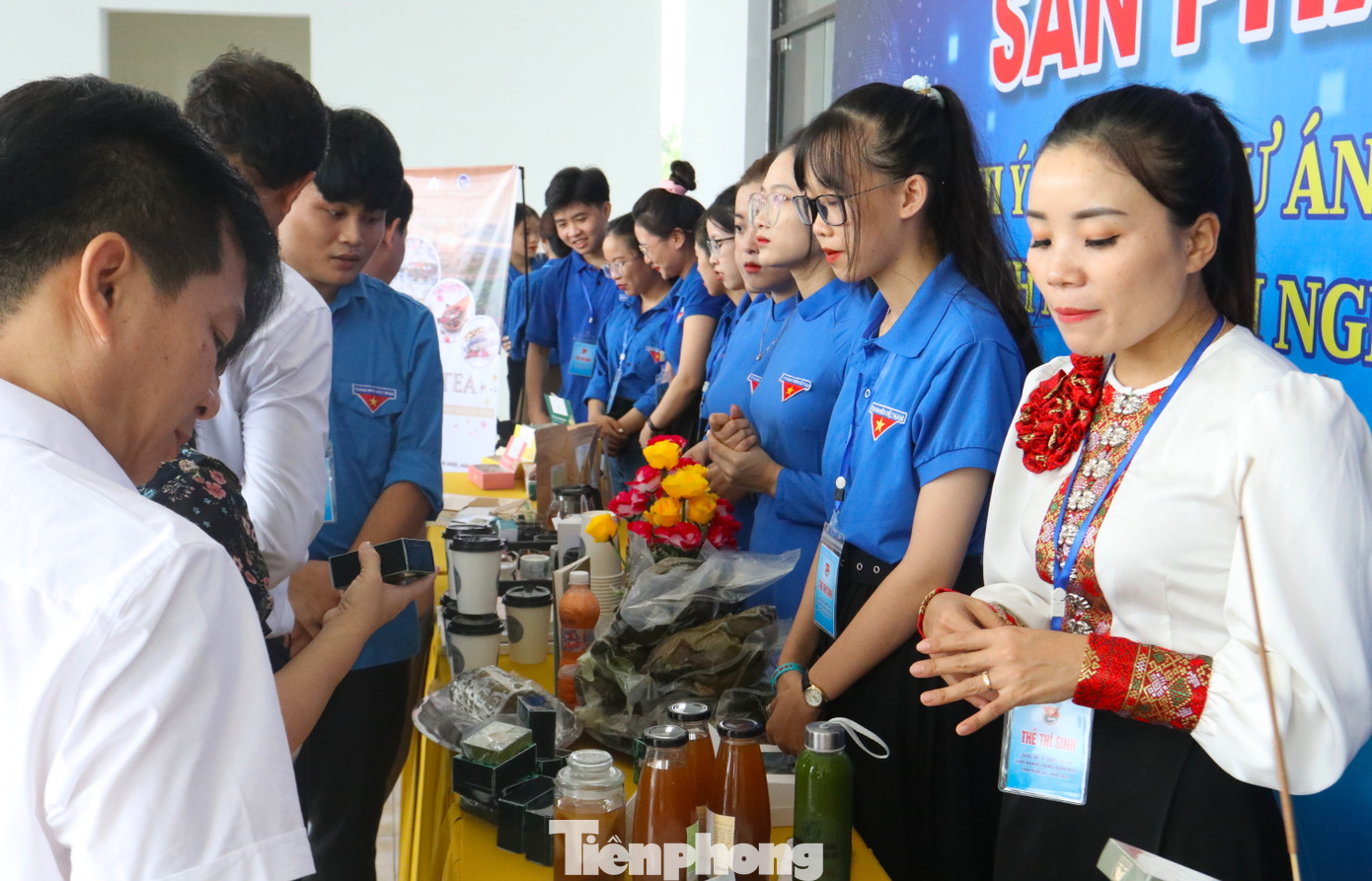 Trong sáng 12/8, có 12 dự án thuyết trình với ban giám khảo. Trong sáng 12/8, có 12 dự án thuyết trình với ban giám khảo.