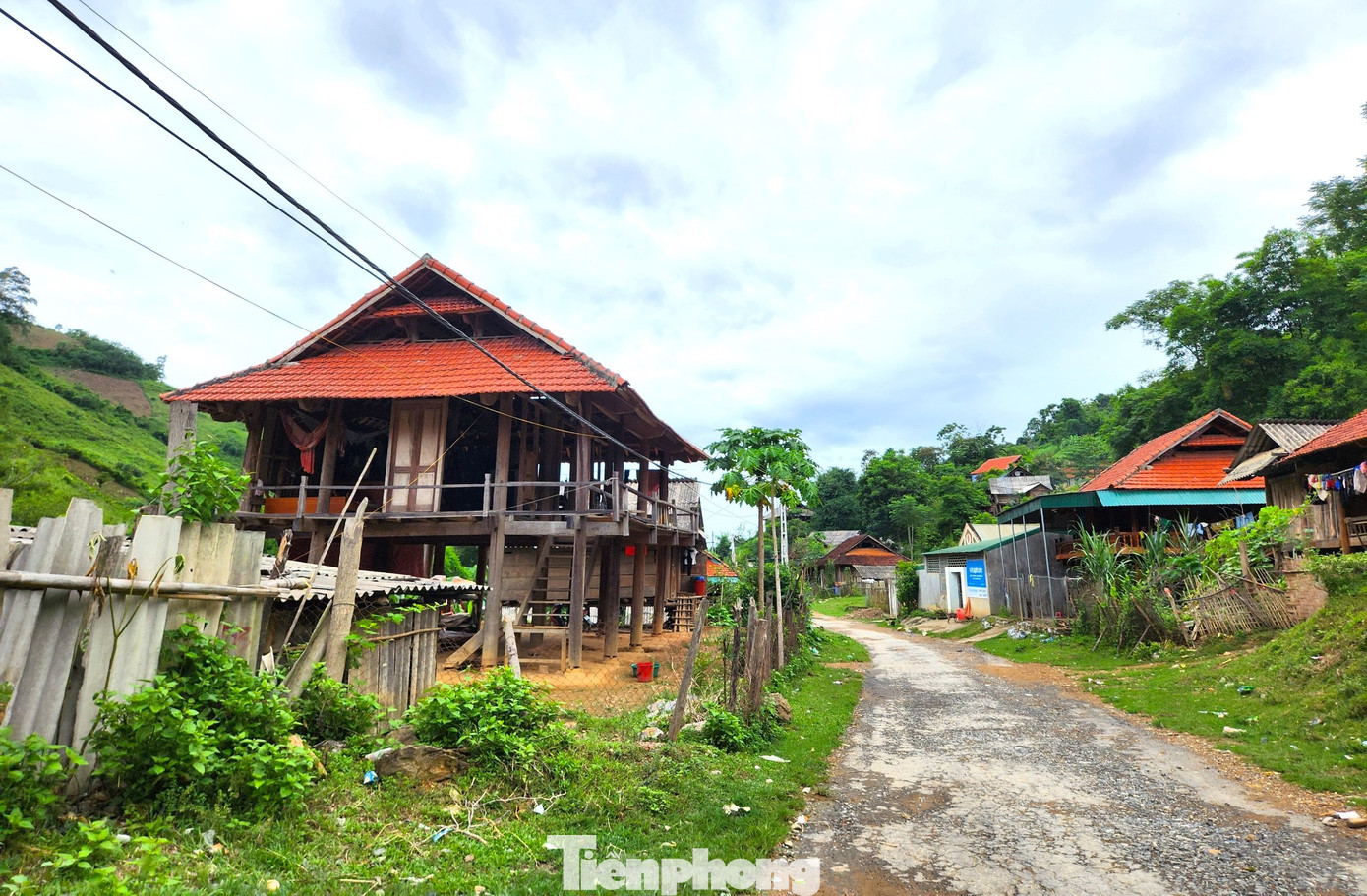 Những năm trước, nhiều xã ở huyện Kỳ Sơn là điểm nóng về tình trạng vi phạm pháp luật. Ảnh: Ngọc Tú.