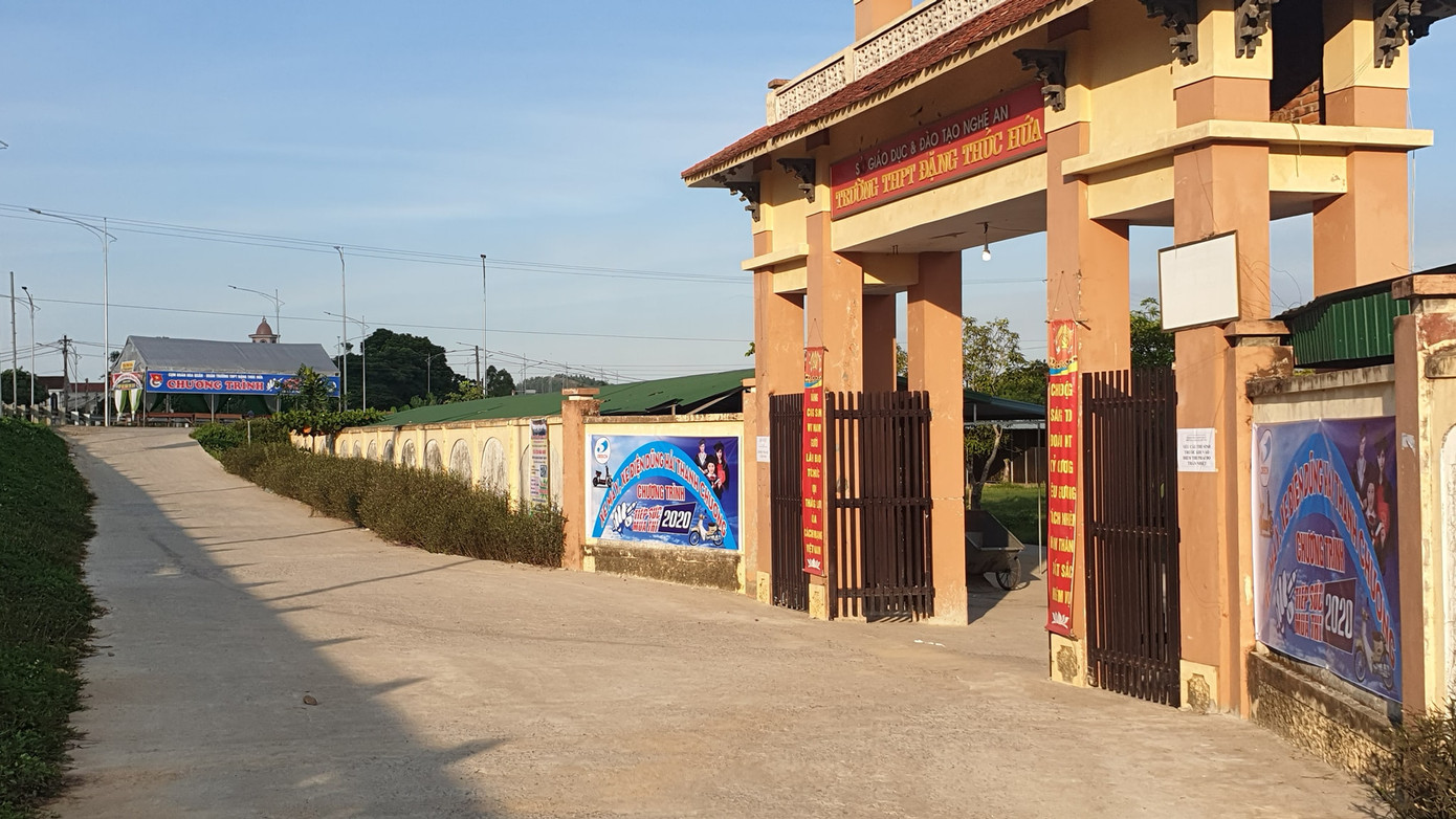 Trường THPT Đặng Thúc Hứa nơi xảy ra sự việc.