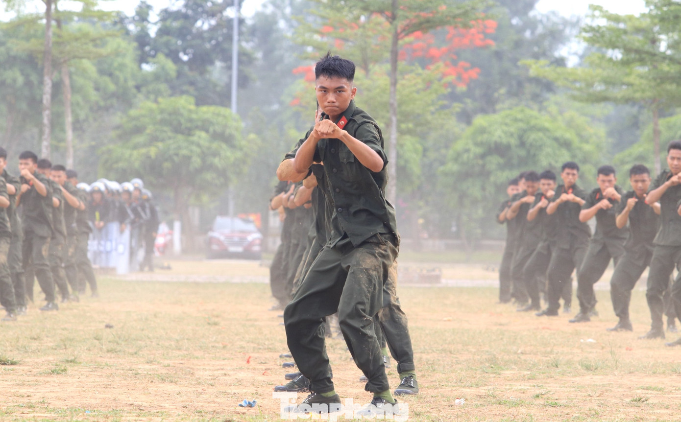 Đồng diễn những bài võ, động tác võ.