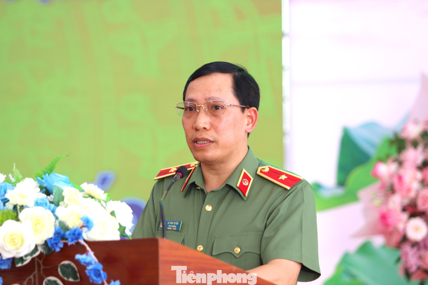Thiếu tướng Lê Văn Tuyến - Thứ trưởng Bộ Công an phát biểu tại buổi lễ. Thiếu tướng Lê Văn Tuyến - Thứ trưởng Bộ Công an phát biểu tại buổi lễ.