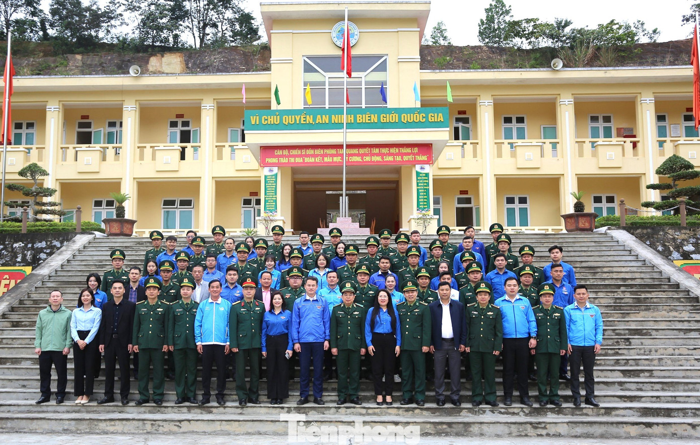 Chương trình "Tháng Ba biên giới" đã trao tặng những phần quà, những công trình thanh niên, công trình an sinh ý nghĩa đến với người dân vùng biên giới tỉnh Nghệ An. Chương trình "Tháng Ba biên giới" đã trao tặng những phần quà, những công trình thanh niên, công trình an sinh ý nghĩa đến với người dân vùng biên giới tỉnh Nghệ An.