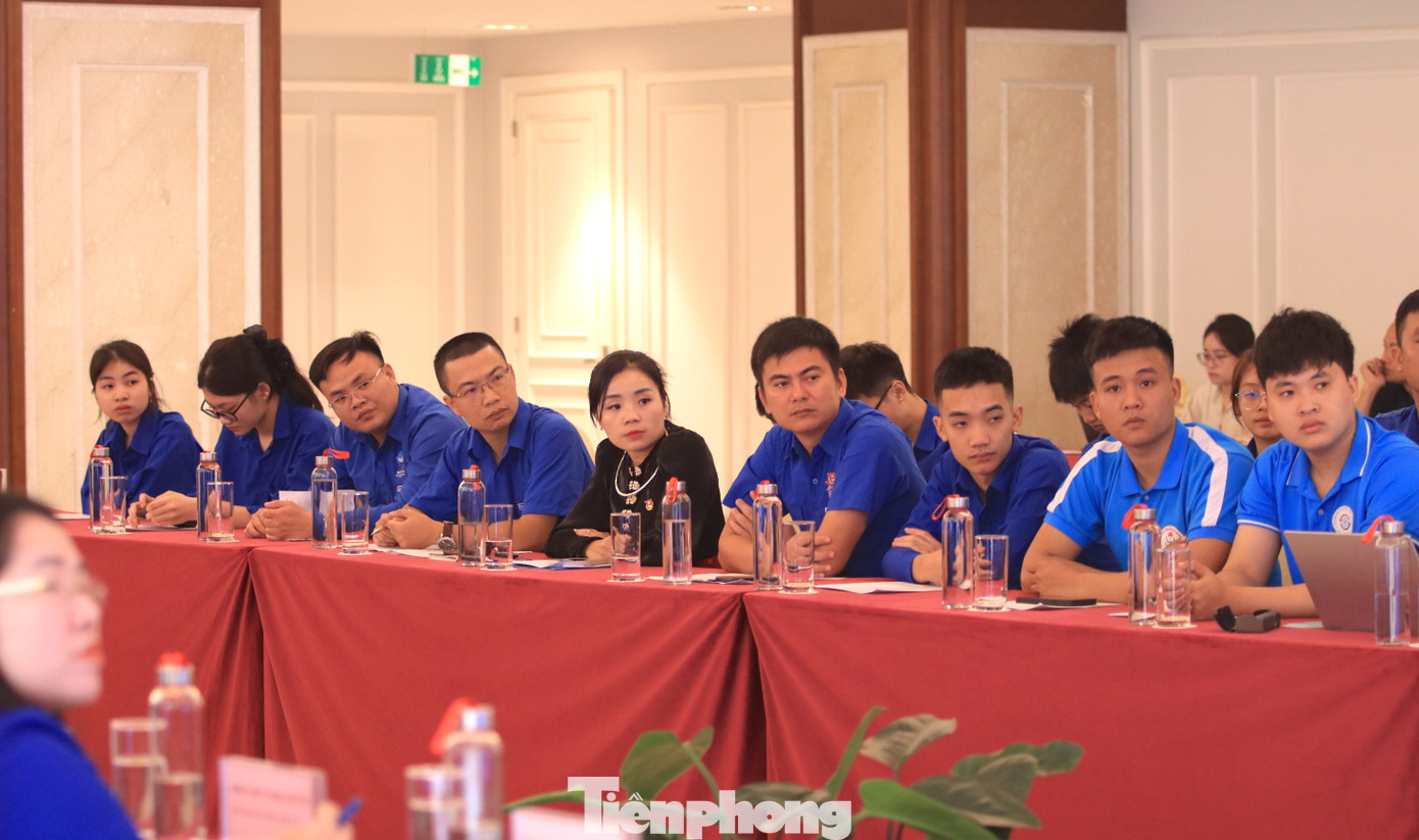 Các đại biểu, đoàn viên thanh niên tham dự chương trình. Các đại biểu, đoàn viên thanh niên tham dự chương trình.