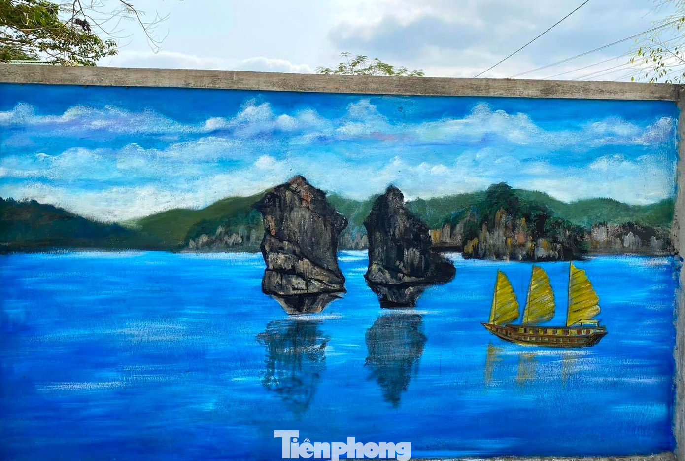 Những bức tranh vẽ về các danh lam thắng cảnh nổi tiếng của các tỉnh, thành trên cả nước.