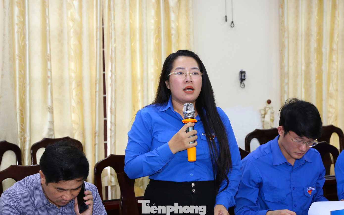 Chị Nguyễn Thị Phương Thúy - Phó Bí thư Thường trực phụ trách Tỉnh Đoàn, Chủ tịch Hội LHTN tỉnh Nghệ An phát biểu, tiếp thu ý kiến góp ý của các đại biểu trong hội nghị.